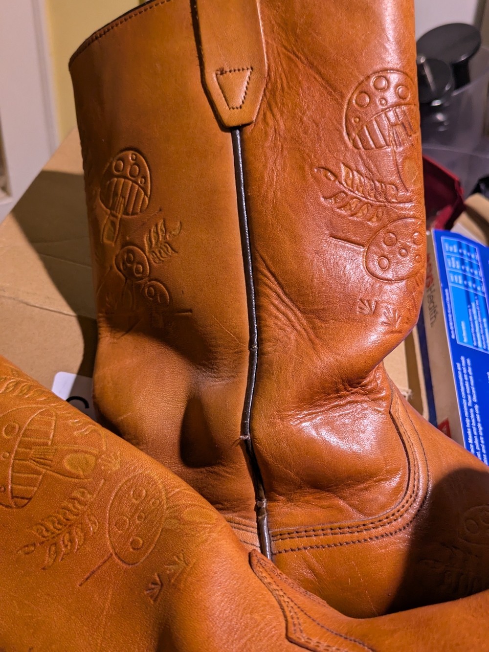 Magic Mushrooms! Vintage 70s WRANGLER embossed leather boots